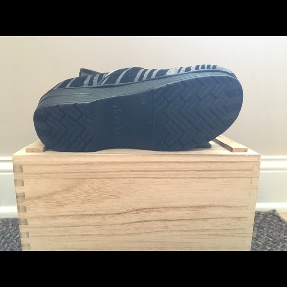 Gray and Black Vegan Dansko Clogs - Picture 4 of 4